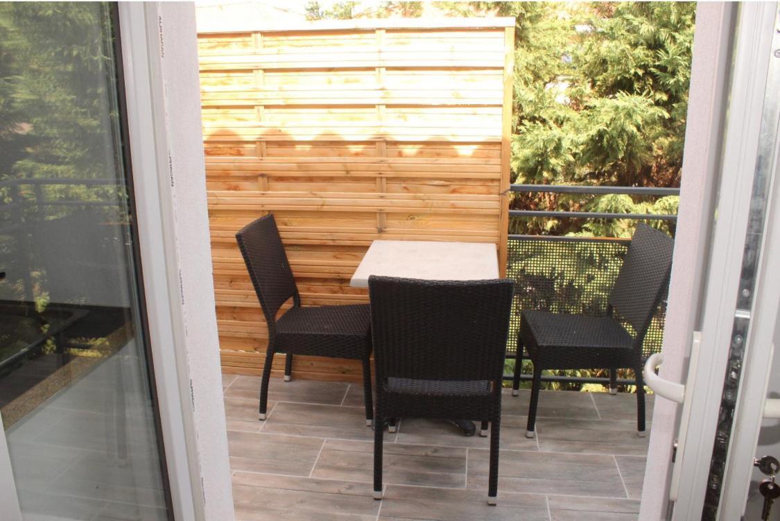 Appartements Meublees A Cote De L'Aeroport Marseille Provence Marignane Exterior foto