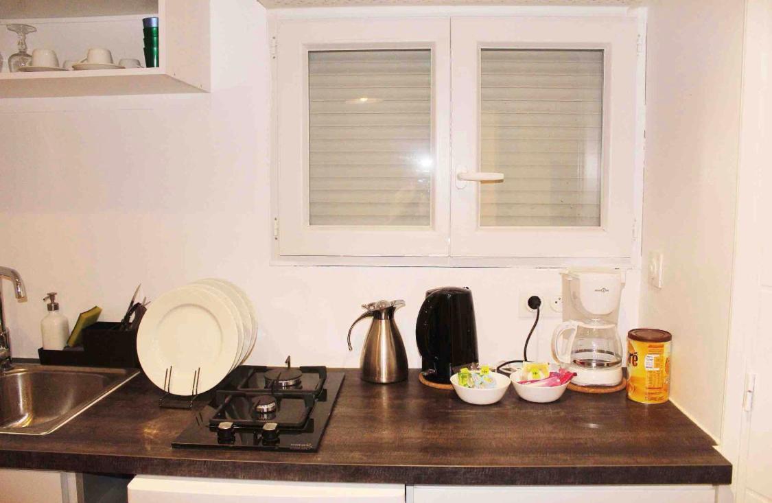 Appartements Meublees A Cote De L'Aeroport Marseille Provence Marignane Exterior foto