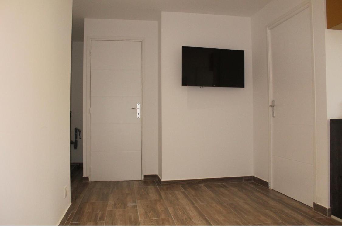 Appartements Meublees A Cote De L'Aeroport Marseille Provence Marignane Exterior foto